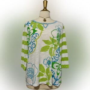 Gorgeous À La Carte flowy top!